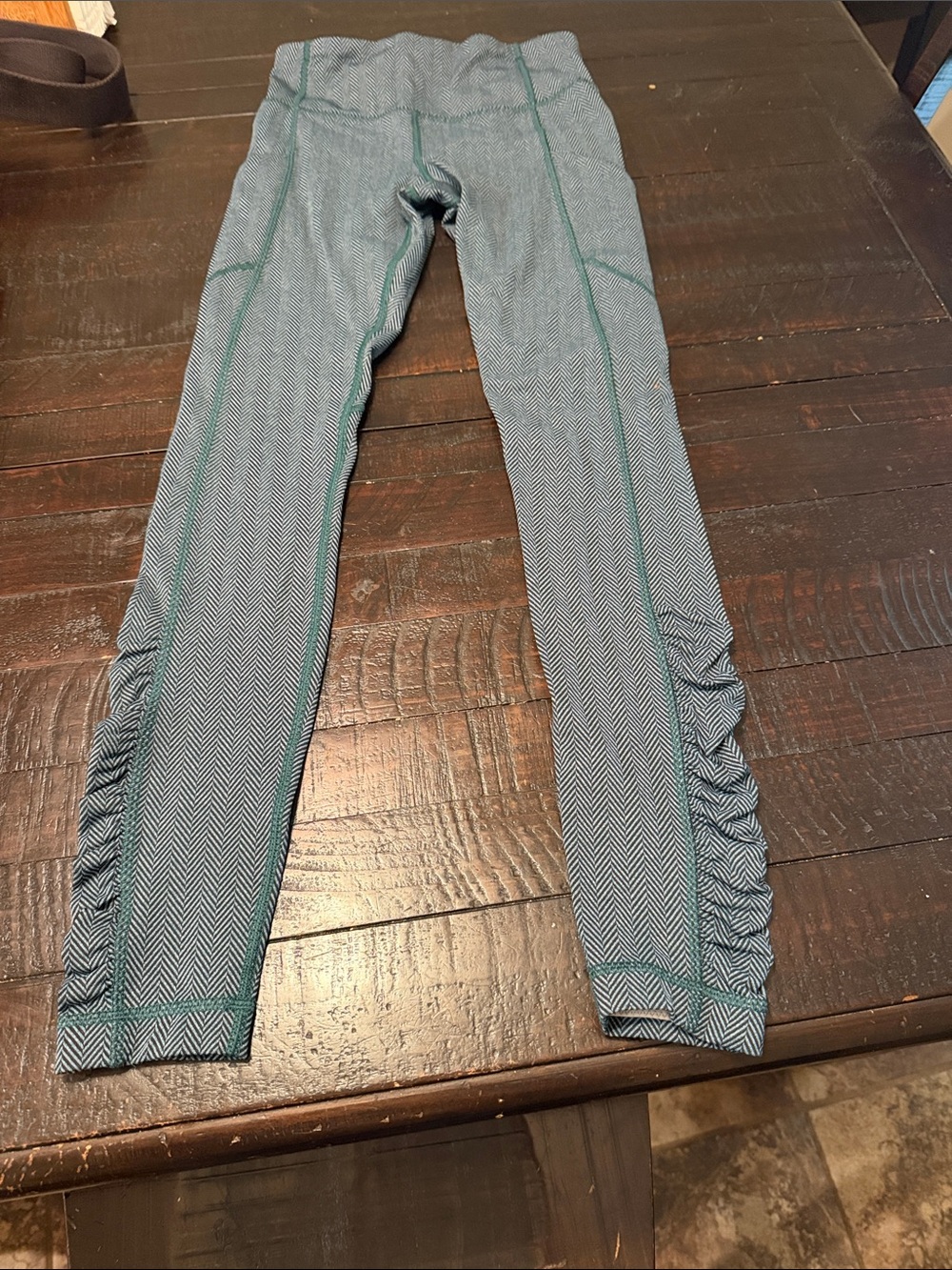 lululemon athletica GreenChevron Ruched Leggings women size 4